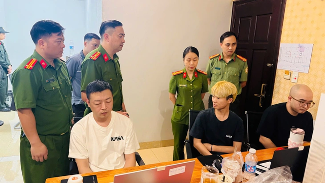 Vietnam police break up Chinese fraud ring from Cambodia- Ảnh 2.