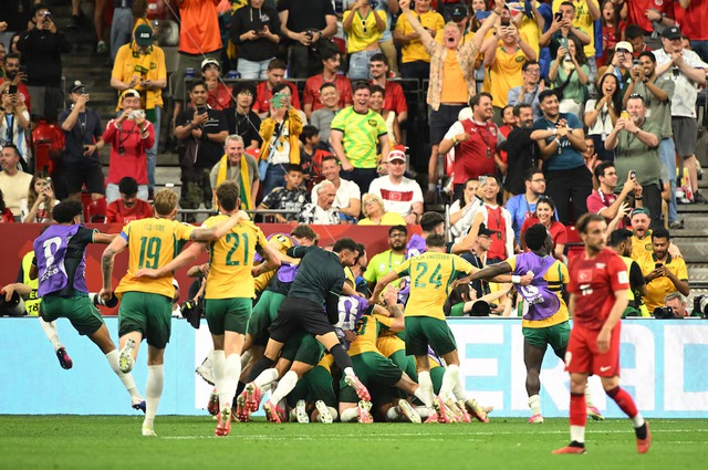 Australia win 2-0 to spoil Turkey's return to World Cup stage- Ảnh 6. Australia win 2-0 to spoil Turkey's return to World Cup stage- Ảnh 6.