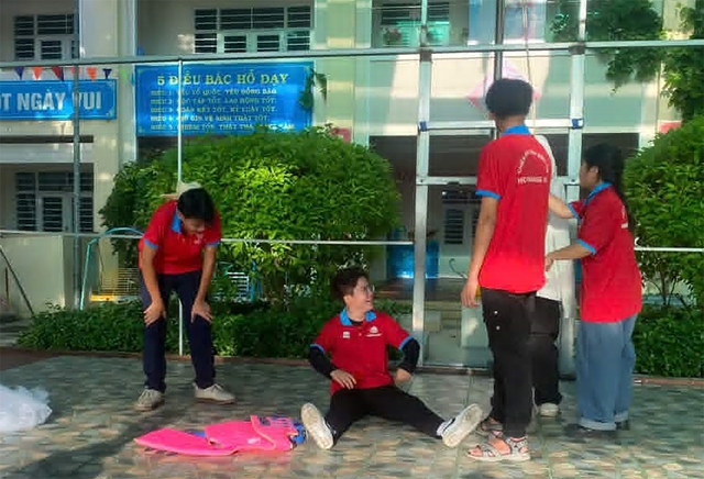 Bắt sóng tọa độ Hoa phượng đỏ quanh sân trường- Ảnh 6.