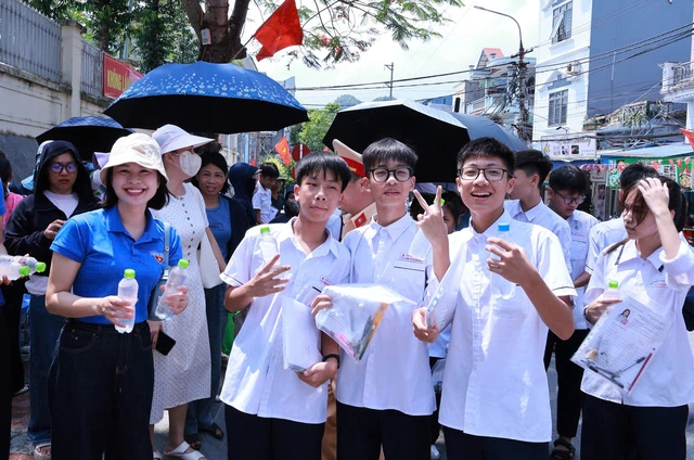 Điểm chuẩn lớp 10 Hải Phòng năm 2026: Nhiều trường tốp đầu lấy trên 23 điểm- Ảnh 1.