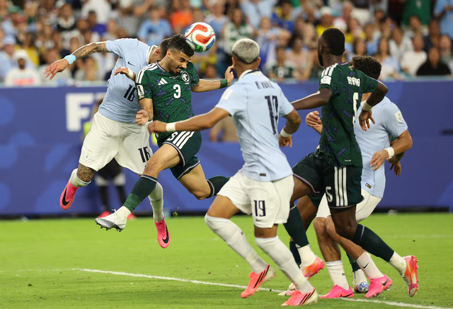 Uruguay held to 1-1 draw by Saudi Arabia in World Cup opener - Ảnh 3.
