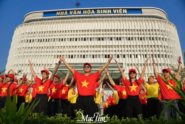 Không gian cho người trẻ: Dấu ấn từ Nhà thiếu nhi đến Nhà văn hóa Sinh viên TP.HCM- Ảnh 1.