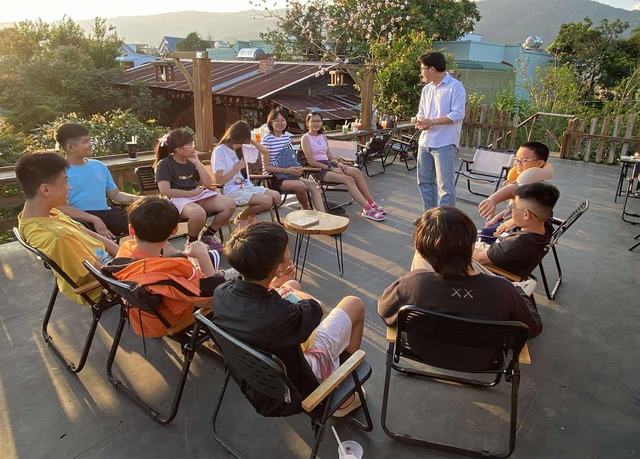 Mùa hè quá đã khi được làm nông dân, đuổi còng, hòa mình vào thiên nhiên - Ảnh 6.