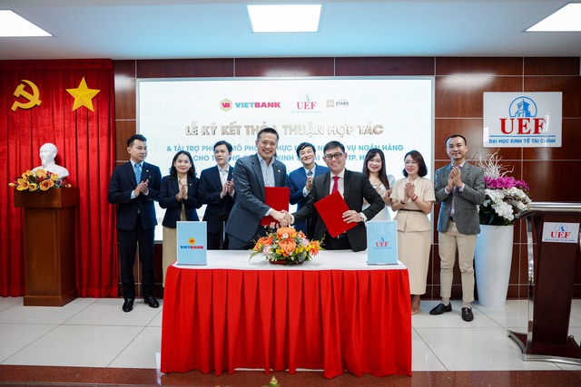 Sinh viên UEF được đầu tư phòng thực hành nghiệp vụ ngân hàng hơn 1 tỉ đồng- Ảnh 1.