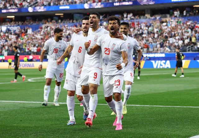 Iran draw 2-2 with New Zealand in politically charged World Cup clash in LA - Ảnh 1.