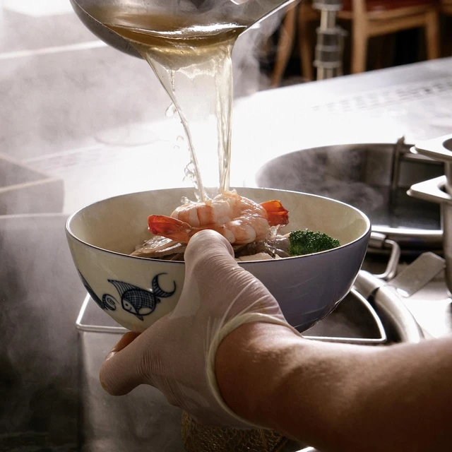 3 đời giữ lửa cho tô hủ tiếu thơm ngon giữa lòng Sài Gòn - Ảnh 1.