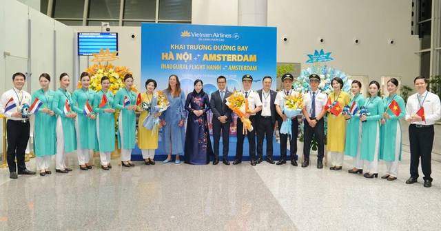 Vietnam Airlines launches nonstop Hanoi-Amsterdam route - Ảnh 3.