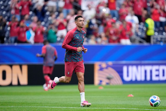 Ronaldo đá chính - Ảnh 3.