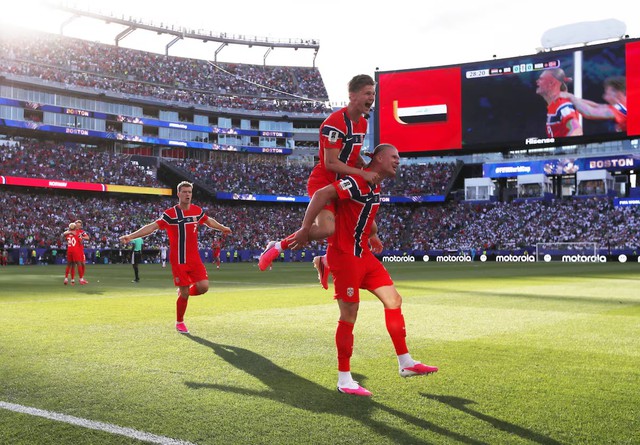 Haaland announces arrival with World Cup brace as Norway crush Iraq - Ảnh 1. Haaland announces arrival with World Cup brace as Norway crush Iraq - Ảnh 1.
