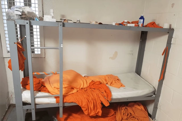 Jeffrey Epstein tìm cách tự sát ba lần trước khi qua đời trong tù năm 2019 - Ảnh 1. Jeffrey Epstein tìm cách tự sát ba lần trước khi qua đời trong tù năm 2019 - Ảnh 1.