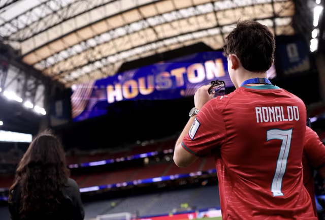 Ronaldo đá chính - Ảnh 2.