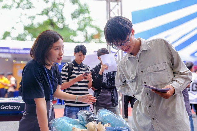 Trường đại học Điện lực bắt nhịp cuộc đua nhân lực AI và chuyển dịch năng lượng - Ảnh 3. Trường đại học Điện lực bắt nhịp cuộc đua nhân lực AI và chuyển dịch năng lượng - Ảnh 3.