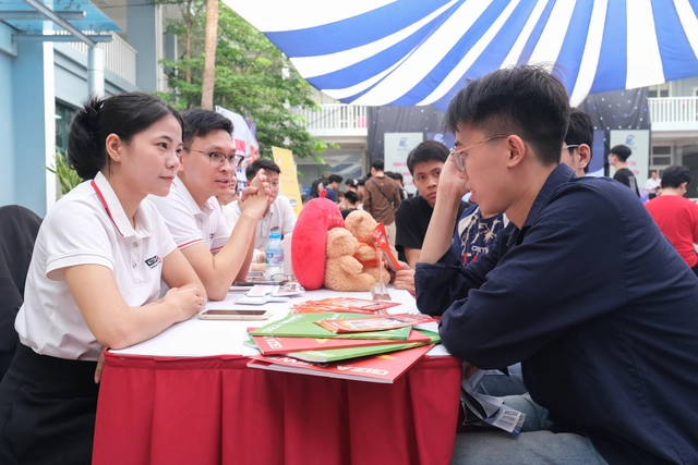Trường đại học Điện lực bắt nhịp cuộc đua nhân lực AI và chuyển dịch năng lượng - Ảnh 2. Trường đại học Điện lực bắt nhịp cuộc đua nhân lực AI và chuyển dịch năng lượng - Ảnh 2.