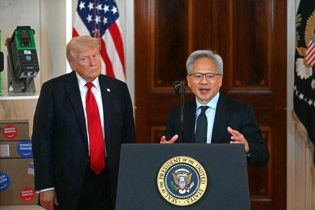CEO Nvidia: Xã hội cần xây dựng 'chuẩn mực mới' trong thời đại AI - Ảnh 3. CEO Nvidia: Xã hội cần xây dựng 'chuẩn mực mới' trong thời đại AI - Ảnh 2.