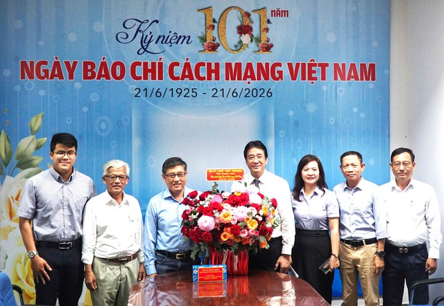 Lãnh đạo tỉnh Khánh Hòa, Đắk Lắk chúc mừng, ghi nhận đóng góp của báo Tuổi Trẻ - Ảnh 1. Lãnh đạo tỉnh Khánh Hòa, Đắk Lắk chúc mừng, ghi nhận đóng góp của báo Tuổi Trẻ - Ảnh 1.