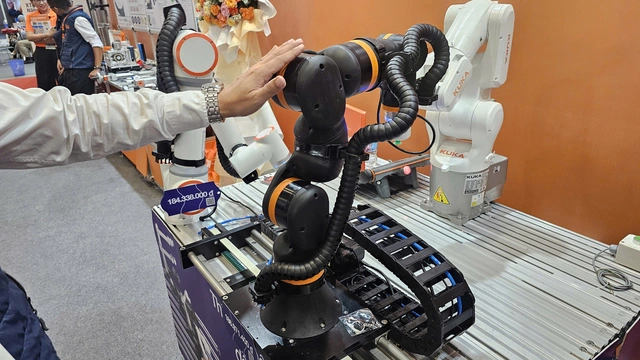 Từ điện toán đám mây, AI đến robot 100% nhựa, doanh nghiệp tìm lời giải tăng năng suất - Ảnh 5.