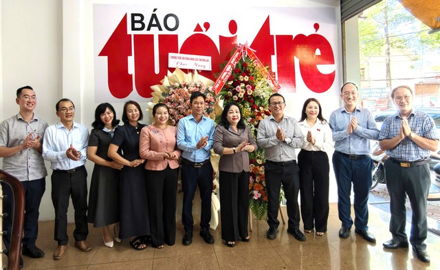 Lãnh đạo tỉnh Khánh Hòa, Đắk Lắk chúc mừng, ghi nhận đóng góp của báo Tuổi Trẻ - Ảnh 2. Lãnh đạo tỉnh Khánh Hòa, Đắk Lắk chúc mừng, ghi nhận đóng góp của báo Tuổi Trẻ - Ảnh 2.
