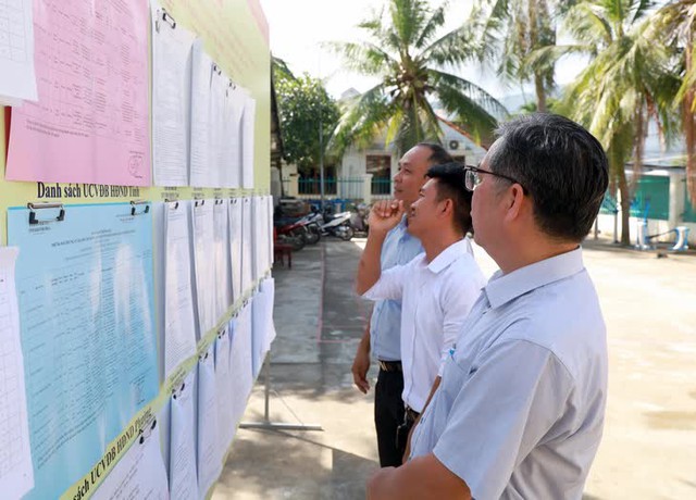 Tin tức sáng 19-6: Trưởng thôn, tổ trưởng dân phố nghỉ việc do sáp nhập được hưởng chế độ tinh giản biên chế - Ảnh 1. Tin tức sáng 19-6: Trưởng thôn, tổ trưởng dân phố nghỉ việc do sáp nhập được hưởng chế độ tinh giản biên chế - Ảnh 1.