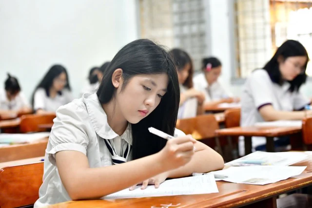 Chấm thi tốt nghiệp THPT: Nhiều địa phương dự kiến hoàn tất trước 28-6 - Ảnh 1. Chấm thi tốt nghiệp THPT: Nhiều địa phương dự kiến hoàn tất trước 28-6 - Ảnh 1.