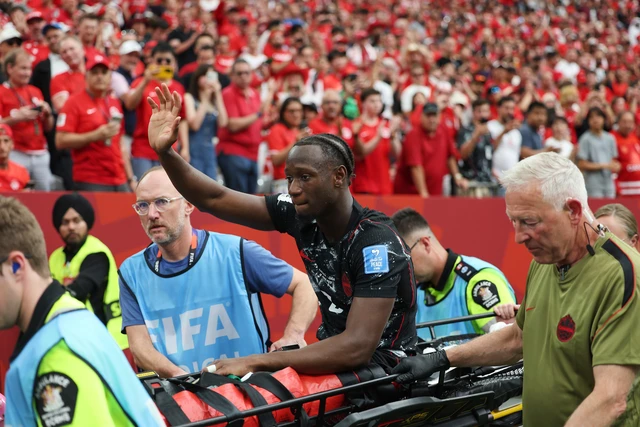 Truyền hình World Cup 2026 không phát lại chấn thương kinh hoàng của cầu thủ Canada - Ảnh 1.
