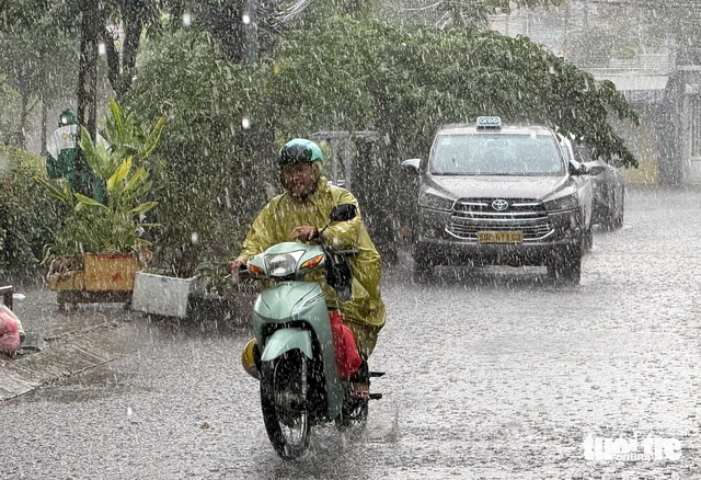 Vùng núi Bắc Bộ còn mưa to, Nam Bộ ngày nắng, chiều mưa - Ảnh 1. Vùng núi Bắc Bộ còn mưa to, Nam Bộ ngày nắng, chiều mưa - Ảnh 1.