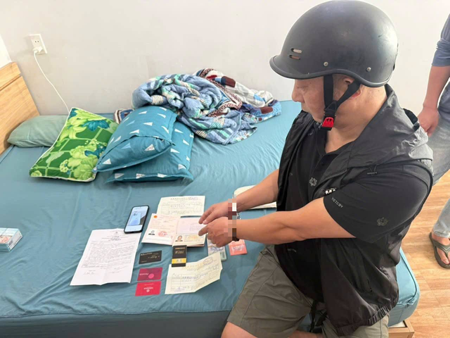Bắt 1 người nước ngoài dùng túi ni lông trùm đầu nữ quản lý sòng bạc để cướp tài sản - Ảnh 1.
