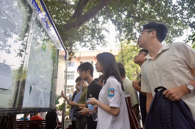 Hà Nội sẽ gửi điểm thi tuyển sinh vào lớp 10 đến từng thí sinh - Ảnh 1.