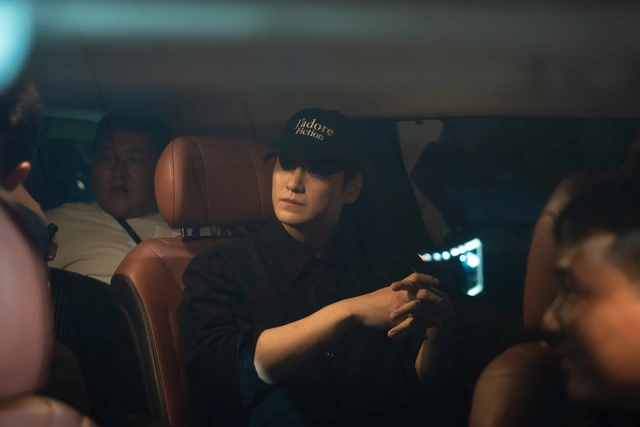 Fan Việt vây kín ‘oppa’ Kim Bum ở sân bay Nội Bài - Ảnh 7.