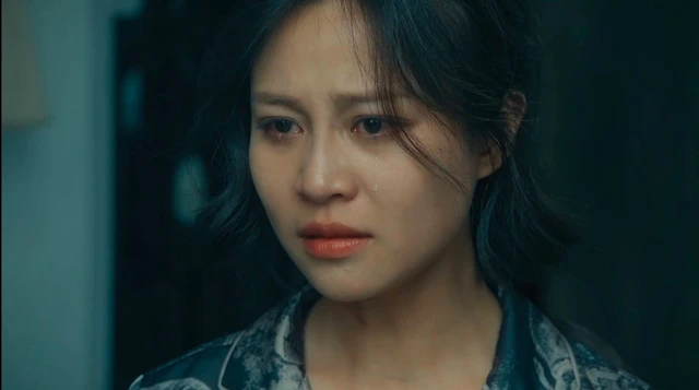 Dưới ô cửa sáng đèn gây chú ý bởi chi tiết 'ngoại tình' - Ảnh 1. Dưới ô cửa sáng đèn gây chú ý bởi chi tiết 'ngoại tình' - Ảnh 1.