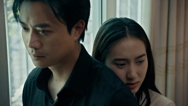 Dưới ô cửa sáng đèn gây chú ý bởi chi tiết 'ngoại tình' - Ảnh 2.