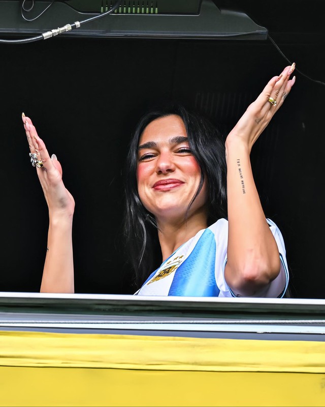 Thời trang đang bị cuốn vào cơn sốt World Cup - Ảnh 7.