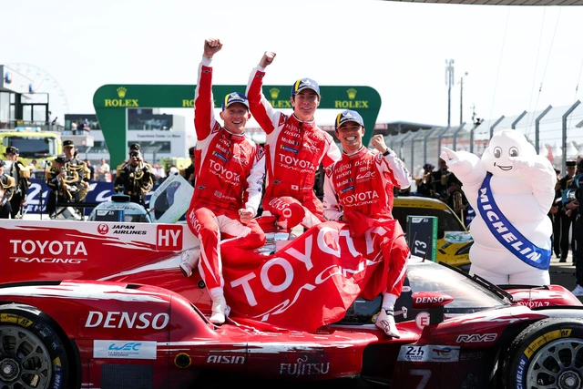 Toyota chấm dứt chuỗi vô địch của Ferrari, chiến thắng 24 Hours of Le Mans 2026 - Ảnh 1. Toyota chấm dứt chuỗi vô địch của Ferrari, chiến thắng 24 Hours of Le Mans 2026 - Ảnh 1.