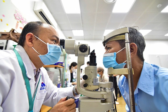 Hơn 260.000 ca phẫu thuật khúc xạ sau 25 năm, Bệnh viện Mắt đặt mục tiêu dẫn đầu nhãn khoa ASEAN - Ảnh 2.