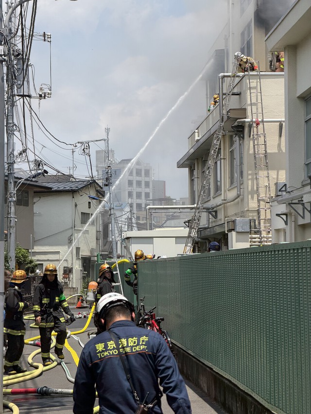 Fire at Tokyo elementary school injures 10- Ảnh 2.