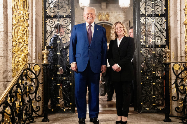 Thủ tướng Ý sửng sốt, tố bịa đặt sau khi ông Trump nói bà 'van nài' chụp ảnh chung - Ảnh 3. Thủ tướng Ý sửng sốt, tố bịa đặt sau khi ông Trump nói bà 'van nài' chụp ảnh chung - Ảnh 3.
