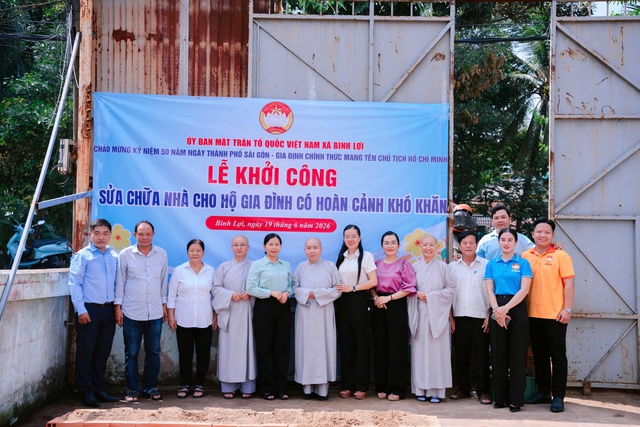 Khởi công sửa chữa, bàn giao mái ấm nghĩa tình cho hộ khó khăn tại Bình Lợi, Củ Chi - Ảnh 1.