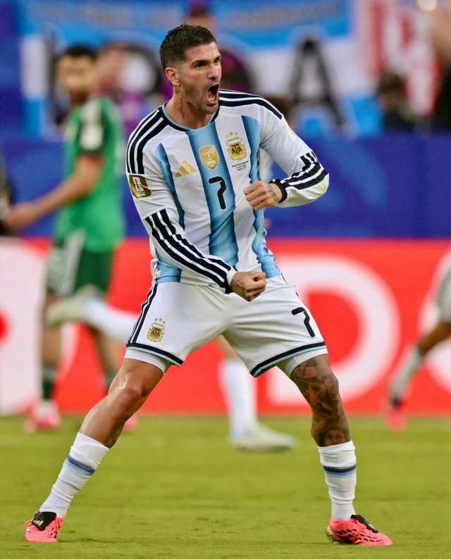 5 sao World Cup cao trên 1m80 mặc đẹp nhất sân cỏ - Ảnh 8.