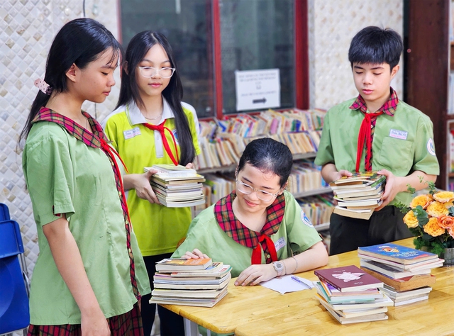 CLB Gió Đông đem truyện hay, sách quý gửi bạn bè vùng xa - Ảnh 8.