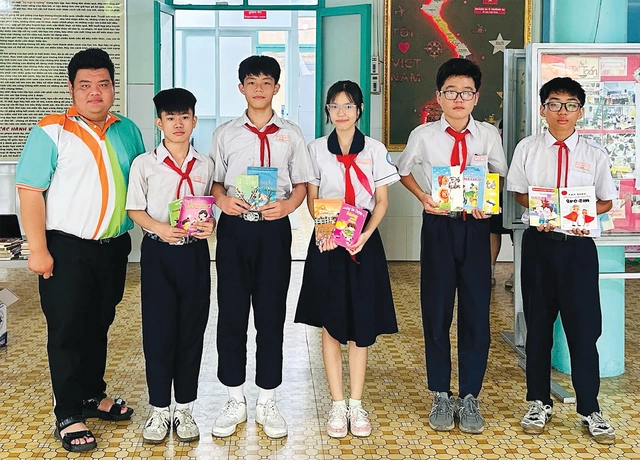CLB Gió Đông đem truyện hay, sách quý gửi bạn bè vùng xa - Ảnh 9.