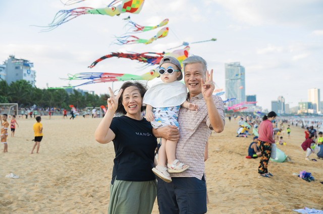Giant kites fill Quy Nhon sky in south-central Vietnam- Ảnh 7.