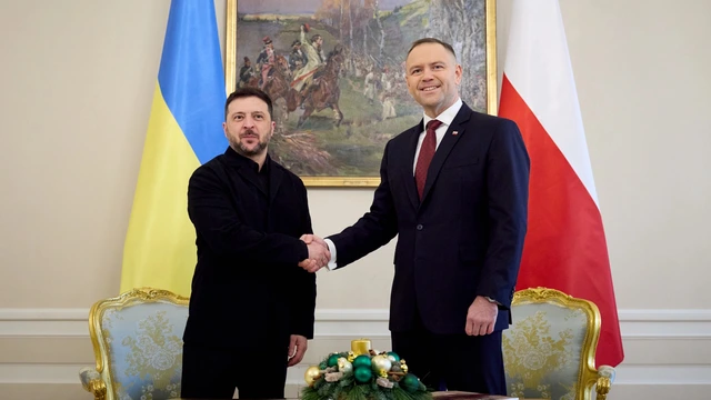 Ba Lan tước huân chương cao quý nhất từng trao cho ông Zelensky - Ảnh 2. Ba Lan tước huân chương cao quý nhất từng trao cho ông Zelensky - Ảnh 2.