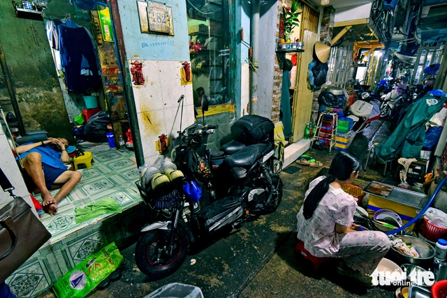Toàn cảnh hiện trạng khu Mả Lạng, chợ Gà - Gạo sẽ chỉnh trang từ lời hứa của Bí thư Thành ủy TP.HCM - Ảnh 2.