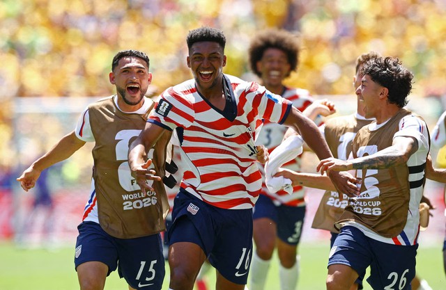 US advance to World Cup round of 32 with dominant 2-0 win over Australia- Ảnh 1. US advance to World Cup round of 32 with dominant 2-0 win over Australia- Ảnh 1.