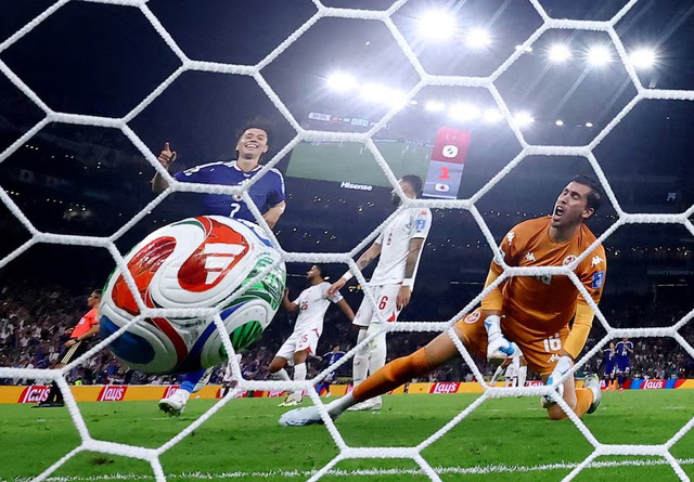 Japan rout Tunisia 4-0 as Ueda shines in World Cup's 1,000th match- Ảnh 5. Japan rout Tunisia 4-0 as Ueda shines in World Cup's 1,000th match- Ảnh 5.