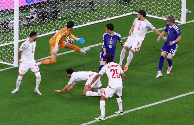 Japan rout Tunisia 4-0 as Ueda shines in World Cup's 1,000th match- Ảnh 4. Japan rout Tunisia 4-0 as Ueda shines in World Cup's 1,000th match- Ảnh 4.