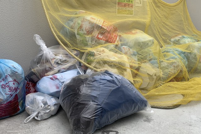 Trash bag shortages persist in Japan amid Mideast turmoil- Ảnh 2.