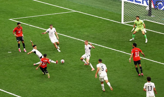Salah inspires Egypt to beat New Zealand 3-1 for historic World Cup win - Ảnh 3.