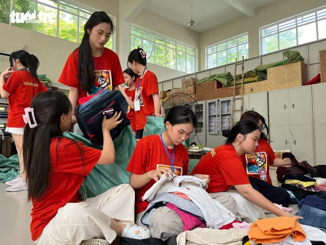 Hanoi students collect 8 tonnes of waste paper in recycling drive- Ảnh 3.