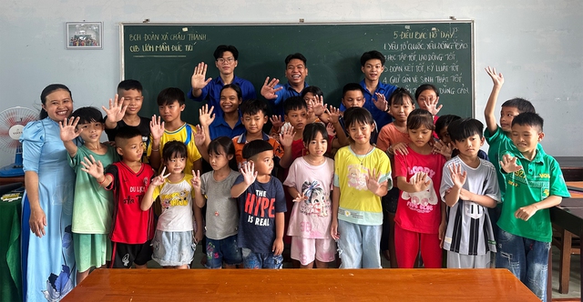 Lớp học 0 đồng của Nguyễn Minh Hậu - Ảnh 1.