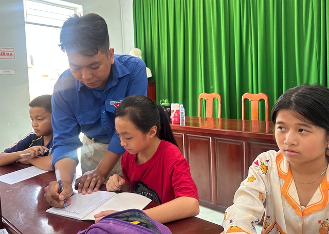 Lớp học 0 đồng của Nguyễn Minh Hậu - Ảnh 2.